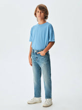 Lade das Bild in den Galerie-Viewer, Jeans Owino
