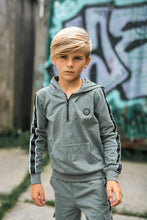 Lade das Bild in den Galerie-Viewer, Hoodie Lucky No7 J004
